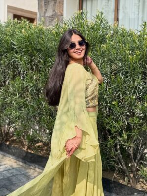 Mahi Singh Instagram - Glam on. Worries gone.💚
.
.
#traditonal #photo #photooftheday #wedding #mahisinghviofficial