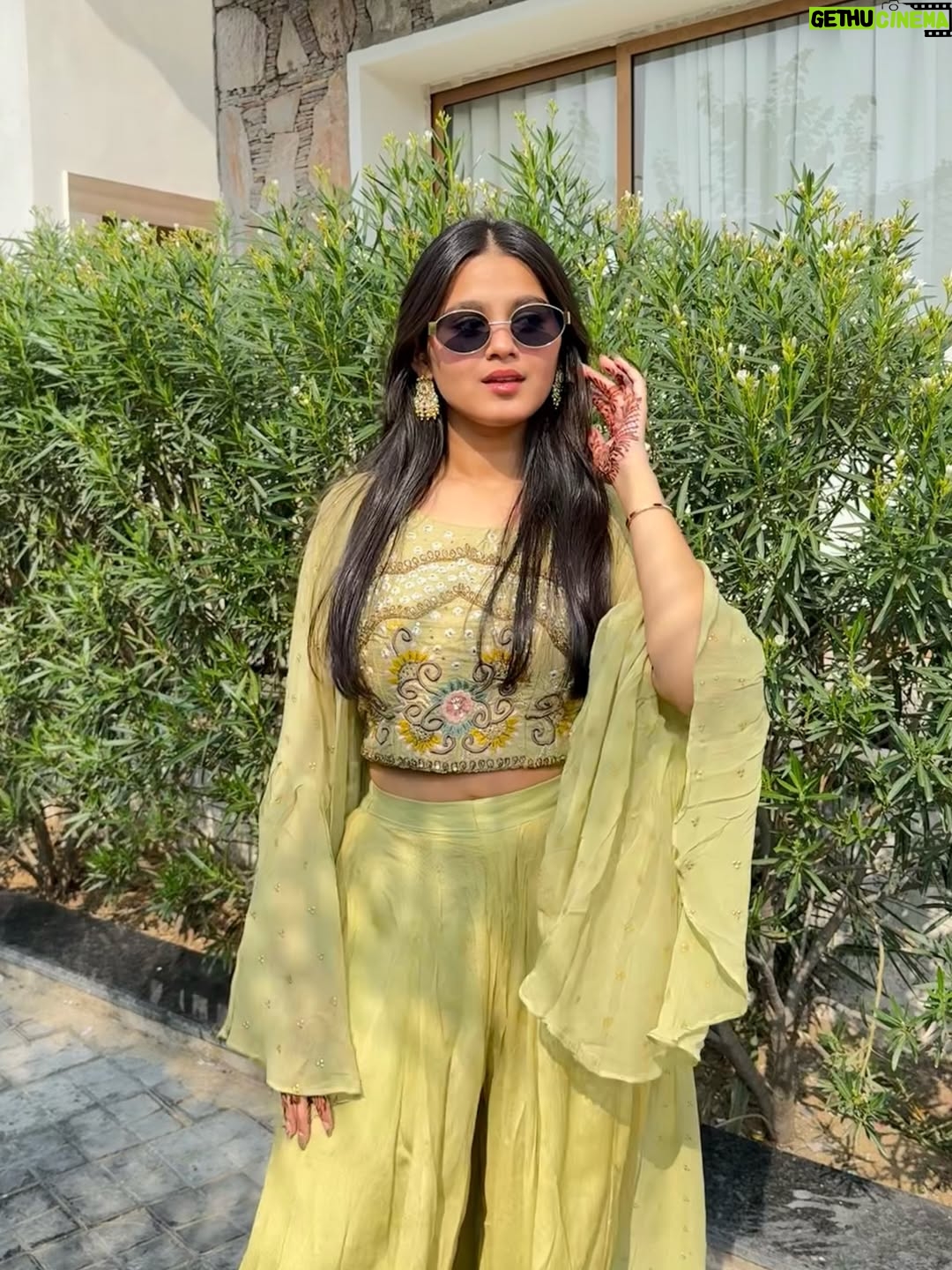 Mahi Singh - 9.1K Likes - Glam on. Worries gone.💚
.
.

#traditonal #photo #photooftheday  #wedding #mahisinghviofficial