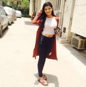Mahima Seth Instagram - 2016/2017 : From wearing FAKE @zara 🤡 to so many different haircuts to doing Stage Plays! Its a life well lived SO FAR🥂 
Yes i’ve had my ups and downs and i don’t share the downs very openly on social media. That’s bad honestly i should be as real as raw with you all as i want to be , its just that the part where one has to be vulnerable has been a difficult path to tread on for me 🤡, but iss carousel mai sirf ups share kiye hai 2016 ke , there were plenty days when i felt left out , when i felt not so pretty , i felt i didn’t belong. I have worked on those emotions i still feel them at times. But its better! Hopefully now onto healing myself more , to becoming the person i want to be. To being the best version of myself 🥂 to that. 
Thankyou for being part of this journey so far and we’ll be together always come what may! 🫶
.
.
#2016 #2017 #throwback