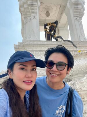 Mai Charoenpura Instagram - มากราบแม่พระธรณีคะ 🙏🏻💝ยังอยู่ตรงนี้นะ ไม่ได้หายไปไหน ส่งยิ้มอ่อนมาให้จ้า 🙂ค่าของคน อยู่ที่ผลของ🩵