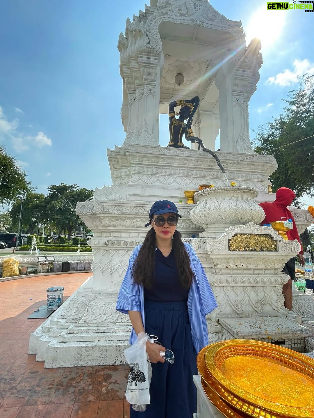 Mai Charoenpura - 3 Likes - มากราบแม่พระธรณีคะ 🙏🏻💝ยังอยู่ตรงนี้นะ ไม่ได้หายไปไหน ส่งยิ้มอ่อนมาให้จ้า 🙂ค่าของคน อยู่ที่ผลของ🩵