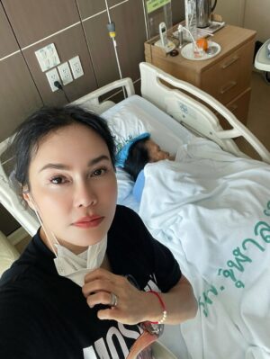 Mai Charoenpura Instagram - มากราบแม่พระธรณีคะ 🙏🏻💝ยังอยู่ตรงนี้นะ ไม่ได้หายไปไหน ส่งยิ้มอ่อนมาให้จ้า 🙂ค่าของคน อยู่ที่ผลของ🩵