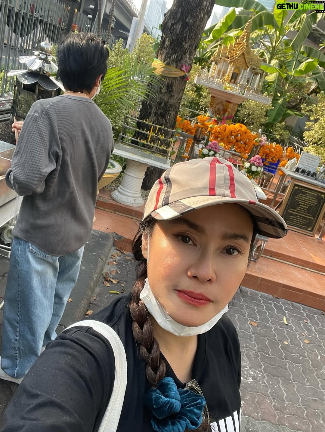 Mai Charoenpura - 3 Likes - มากราบแม่พระธรณีคะ 🙏🏻💝ยังอยู่ตรงนี้นะ ไม่ได้หายไปไหน ส่งยิ้มอ่อนมาให้จ้า 🙂ค่าของคน อยู่ที่ผลของ🩵