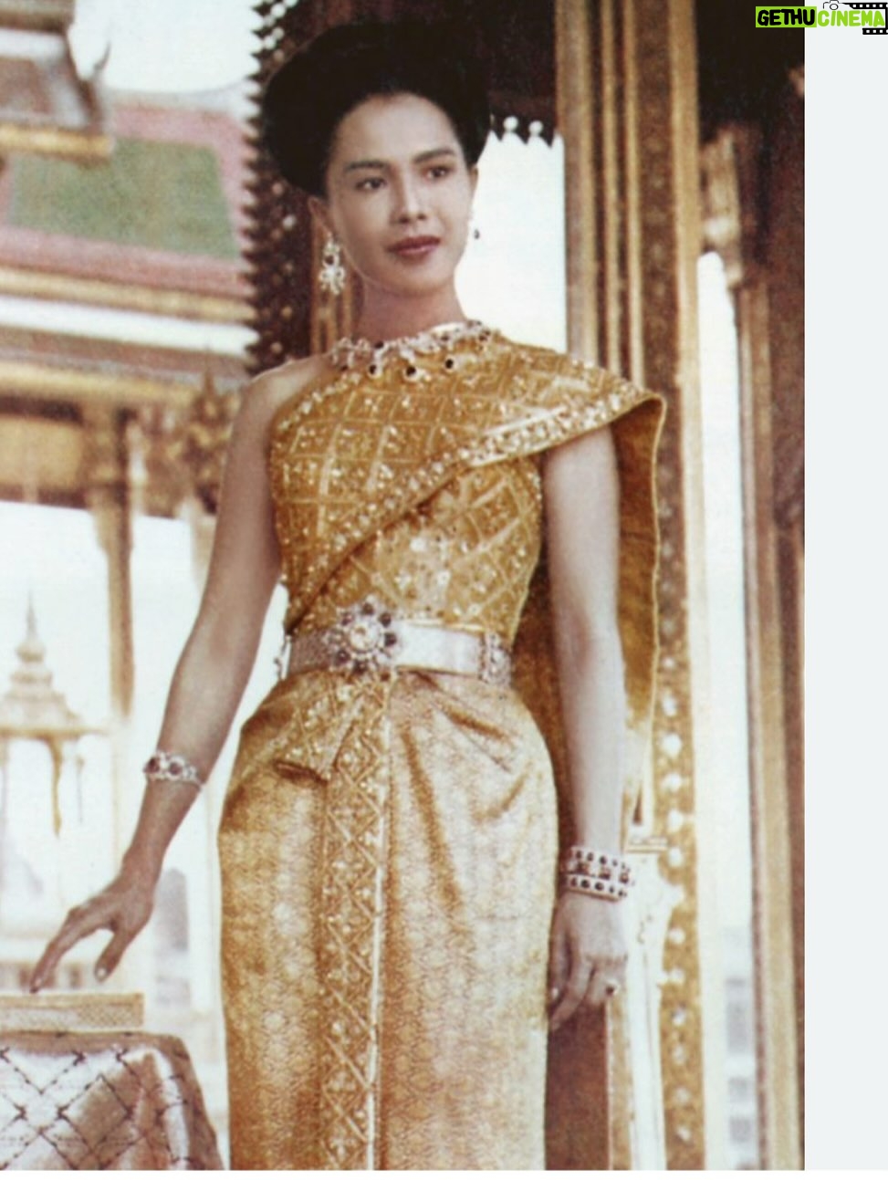 Mai Charoenpura - 3 Likes - กราบน้อมส่งท่านผู้เปรียบเสมือนแม่่แห่งแผ่นดินไทย ตื่นมาวันนี้น้ำตาไหลภายในใจ ท่่านคือ ที่สุดของหัวใจ ตั้งแต่่เราเกิดมาและจำความได้ ท่านสง่างามเพรียกพร้อมในกิจวัตร ทรงให้ความเมตตากับพสกนิกรและพระราชกรณียกิจที่ทรงช่วยคนไทยมาอย่างยาวนานเเสนนาน ลุกเคยมีโอกาสได้ถวายงานหลายต่อหลายครั้ง ท่านทรงมีพระเมตตาและเอนดูใหม่เสมอๆๆ ท่านคือความภาคภูมิใจของประชาชนชาวไทย วันนี้ลุกขอกราบส่งเสด็จท่านสุ่สวรรค์คาลัย และน้อมรำลึกถึงพระมหากรุณาธิคุณเป็นล้นพ้นอย่างหาที่สุดมิได้ ด้วยเกล้าด้วยกระหม่อมขอเดชะ ข้าพระพุทธเจ้านางสาวณฐกาญจน์ (ใหม่) เจริญปุระ และครอบครัว ธ สถิตย์ ณ ดวงใจไทยนิรันดร์กาล🙏🏻