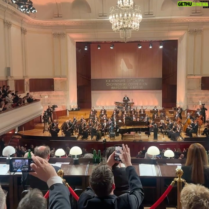 Maja Ostaszewska - 2.3K Likes - To było tak wielkie szczęście i zaszczyt móc obcować z geniuszem muzyki  Fryderyka Chopina i podziwiać talent wybitnych pianistów na żywo,  podczas XIX Konkursu Chopinowskiego. Czas się zatrzymał. Niesamowita atmosfera @warsawphil Oczekiwanie na werdykt po finałowym etapie… Uroczysty koncert finalistów w @operanarodowa
Gratulacje dla Wszystkich genialnych artystów. Moje laickie serce skradły @shiori_klavier @tianyao_lyu @zitong_wang Wiliam Yang Przepięknie grali Polacy @piotr_alexewicz @yehudapiano Specjalne gratulacje dla zwycięzcy, wspaniałego @ericlupianist Jego niezwykle  skromna reakcja na decyzje Jury była poruszająca. Dziękuję cudownej Orkiestrze @warsawphil pod batutą maestro @boreyko_andrey Dziękuję @chopininstitute a także @tvp_kultura za relacje na żywo. Dziękuję wszystkim komentatorom. Będę bardzo tęsknić i już czekam na kolejną edycję ❤️

It was such an immense joy and honor to experience the genius of Fryderyk Chopin’s music and to admire the extraordinary talent of the pianists performing live during the 19th International Chopin Competition. Time truly stood still. The atmosphere at the @warsawphil was incredible — the anticipation before the verdict after the final stage… Gala Concert of the Laureates. Congratulations to all the brilliant artists!

My humble heart was especially captured by @shiori_klavier, @tianyao_lyu, @zitong_wang, and William Yang. The Polish pianists @piotr_alexewicz and @yehudapiano played beautifully as well.

Special congratulations to the winner, the wonderful @ericlupianist — his remarkably modest reaction to the Jury’s decision was deeply touching.

Thank you to the wonderful Orchestra @warsawphil under the baton of maestro @boreyko_andrey. Thank you to the @chopininstitute
I will miss it dearly and am already looking forward to the next edition.
#chopincompetition #chopin2025 @chopininstitute @warsawphil @operanarodowa