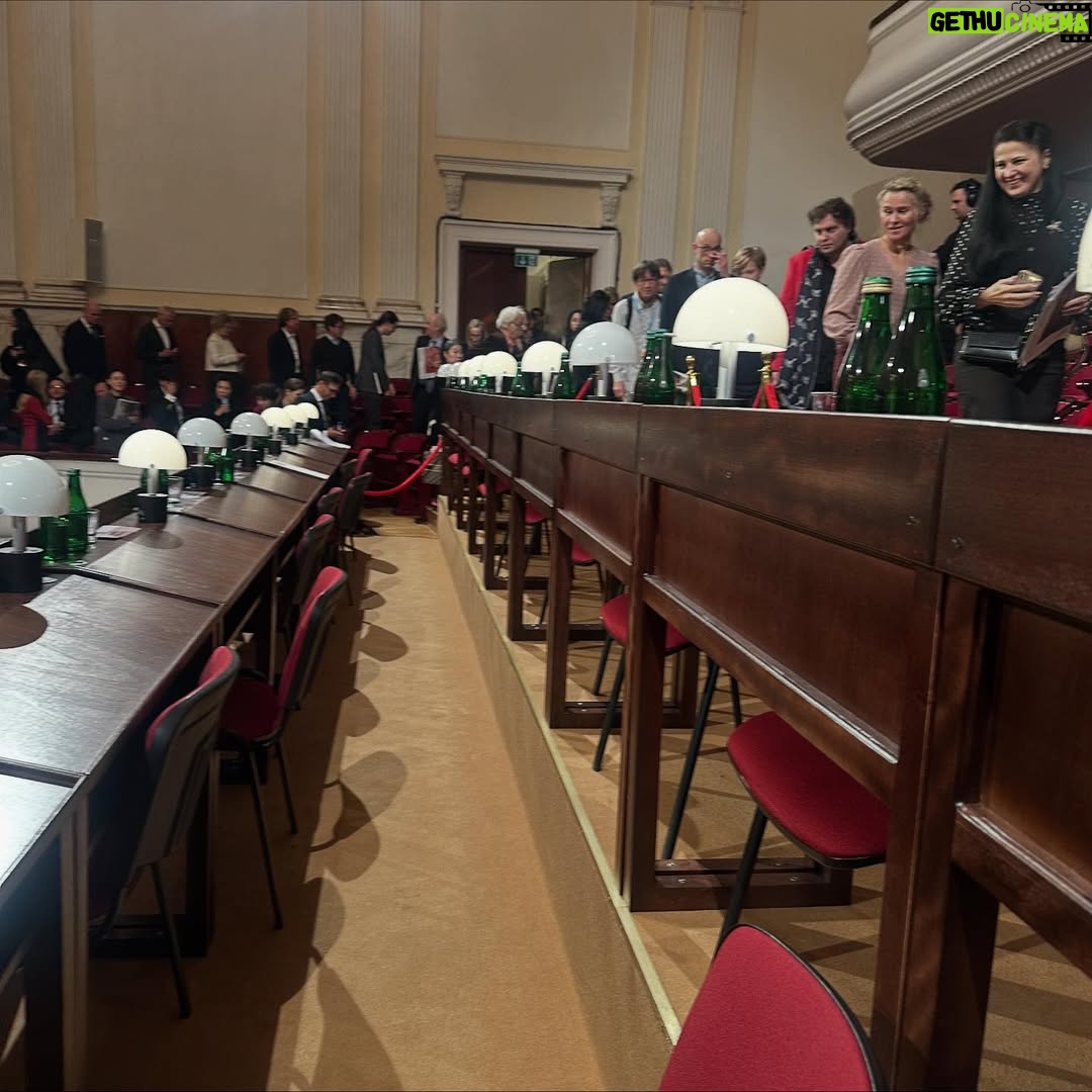 Maja Ostaszewska - 2.3K Likes - To było tak wielkie szczęście i zaszczyt móc obcować z geniuszem muzyki  Fryderyka Chopina i podziwiać talent wybitnych pianistów na żywo,  podczas XIX Konkursu Chopinowskiego. Czas się zatrzymał. Niesamowita atmosfera @warsawphil Oczekiwanie na werdykt po finałowym etapie… Uroczysty koncert finalistów w @operanarodowa
Gratulacje dla Wszystkich genialnych artystów. Moje laickie serce skradły @shiori_klavier @tianyao_lyu @zitong_wang Wiliam Yang Przepięknie grali Polacy @piotr_alexewicz @yehudapiano Specjalne gratulacje dla zwycięzcy, wspaniałego @ericlupianist Jego niezwykle  skromna reakcja na decyzje Jury była poruszająca. Dziękuję cudownej Orkiestrze @warsawphil pod batutą maestro @boreyko_andrey Dziękuję @chopininstitute a także @tvp_kultura za relacje na żywo. Dziękuję wszystkim komentatorom. Będę bardzo tęsknić i już czekam na kolejną edycję ❤️

It was such an immense joy and honor to experience the genius of Fryderyk Chopin’s music and to admire the extraordinary talent of the pianists performing live during the 19th International Chopin Competition. Time truly stood still. The atmosphere at the @warsawphil was incredible — the anticipation before the verdict after the final stage… Gala Concert of the Laureates. Congratulations to all the brilliant artists!

My humble heart was especially captured by @shiori_klavier, @tianyao_lyu, @zitong_wang, and William Yang. The Polish pianists @piotr_alexewicz and @yehudapiano played beautifully as well.

Special congratulations to the winner, the wonderful @ericlupianist — his remarkably modest reaction to the Jury’s decision was deeply touching.

Thank you to the wonderful Orchestra @warsawphil under the baton of maestro @boreyko_andrey. Thank you to the @chopininstitute
I will miss it dearly and am already looking forward to the next edition.
#chopincompetition #chopin2025 @chopininstitute @warsawphil @operanarodowa