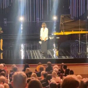 Maja Ostaszewska Instagram - To było tak wielkie szczęście i zaszczyt móc obcować z geniuszem muzyki Fryderyka Chopina i podziwiać talent wybitnych pianistów na żywo, podczas XIX Konkursu Chopinowskiego. Czas się zatrzymał. Niesamowita atmosfera @warsawphil Oczekiwanie na werdykt po finałowym etapie… Uroczysty koncert finalistów w @operanarodowa
Gratulacje dla Wszystkich genialnych artystów. Moje laickie serce skradły @shiori_klavier @tianyao_lyu @zitong_wang Wiliam Yang Przepięknie grali Polacy @piotr_alexewicz @yehudapiano Specjalne gratulacje dla zwycięzcy, wspaniałego @ericlupianist Jego niezwykle skromna reakcja na decyzje Jury była poruszająca. Dziękuję cudownej Orkiestrze @warsawphil pod batutą maestro @boreyko_andrey Dziękuję @chopininstitute a także @tvp_kultura za relacje na żywo. Dziękuję wszystkim komentatorom. Będę bardzo tęsknić i już czekam na kolejną edycję ❤️
It was such an immense joy and honor to experience the genius of Fryderyk Chopin’s music and to admire the extraordinary talent of the pianists performing live during the 19th International Chopin Competition. Time truly stood still. The atmosphere at the @warsawphil was incredible — the anticipation before the verdict after the final stage… Gala Concert of the Laureates. Congratulations to all the brilliant artists!
My humble heart was especially captured by @shiori_klavier, @tianyao_lyu, @zitong_wang, and William Yang. The Polish pianists @piotr_alexewicz and @yehudapiano played beautifully as well.
Special congratulations to the winner, the wonderful @ericlupianist — his remarkably modest reaction to the Jury’s decision was deeply touching.
Thank you to the wonderful Orchestra @warsawphil under the baton of maestro @boreyko_andrey. Thank you to the @chopininstitute
I will miss it dearly and am already looking forward to the next edition.
#chopincompetition #chopin2025 @chopininstitute @warsawphil @operanarodowa