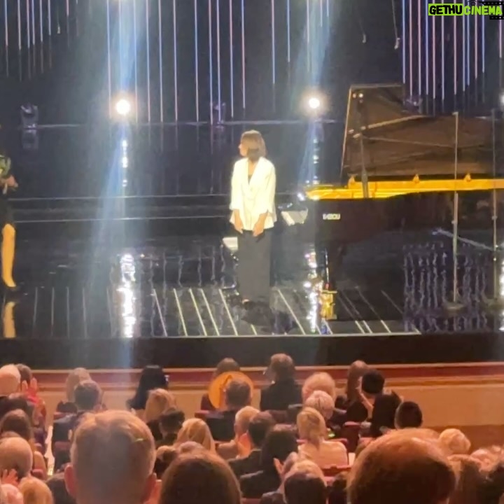 Maja Ostaszewska - 2.3K Likes - To było tak wielkie szczęście i zaszczyt móc obcować z geniuszem muzyki  Fryderyka Chopina i podziwiać talent wybitnych pianistów na żywo,  podczas XIX Konkursu Chopinowskiego. Czas się zatrzymał. Niesamowita atmosfera @warsawphil Oczekiwanie na werdykt po finałowym etapie… Uroczysty koncert finalistów w @operanarodowa
Gratulacje dla Wszystkich genialnych artystów. Moje laickie serce skradły @shiori_klavier @tianyao_lyu @zitong_wang Wiliam Yang Przepięknie grali Polacy @piotr_alexewicz @yehudapiano Specjalne gratulacje dla zwycięzcy, wspaniałego @ericlupianist Jego niezwykle  skromna reakcja na decyzje Jury była poruszająca. Dziękuję cudownej Orkiestrze @warsawphil pod batutą maestro @boreyko_andrey Dziękuję @chopininstitute a także @tvp_kultura za relacje na żywo. Dziękuję wszystkim komentatorom. Będę bardzo tęsknić i już czekam na kolejną edycję ❤️

It was such an immense joy and honor to experience the genius of Fryderyk Chopin’s music and to admire the extraordinary talent of the pianists performing live during the 19th International Chopin Competition. Time truly stood still. The atmosphere at the @warsawphil was incredible — the anticipation before the verdict after the final stage… Gala Concert of the Laureates. Congratulations to all the brilliant artists!

My humble heart was especially captured by @shiori_klavier, @tianyao_lyu, @zitong_wang, and William Yang. The Polish pianists @piotr_alexewicz and @yehudapiano played beautifully as well.

Special congratulations to the winner, the wonderful @ericlupianist — his remarkably modest reaction to the Jury’s decision was deeply touching.

Thank you to the wonderful Orchestra @warsawphil under the baton of maestro @boreyko_andrey. Thank you to the @chopininstitute
I will miss it dearly and am already looking forward to the next edition.
#chopincompetition #chopin2025 @chopininstitute @warsawphil @operanarodowa