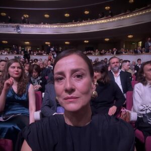 Maja Ostaszewska Instagram - To było tak wielkie szczęście i zaszczyt móc obcować z geniuszem muzyki  Fryderyka Chopina i podziwiać talent wybitnych pianistów na żywo,  podczas XIX Konkursu Chopinowskiego. Czas się zatrzymał. Niesamowita atmosfera @warsawphil Oczekiwanie na werdykt po finałowym etapie… Uroczysty koncert finalistów w @operanarodowa
Gratulacje dla Wszystkich genialnych artystów. Moje laickie serce skradły @shiori_klavier @tianyao_lyu @zitong_wang Wiliam Yang Przepięknie grali Polacy @piotr_alexewicz @yehudapiano Specjalne gratulacje dla zwycięzcy, wspaniałego @ericlupianist Jego niezwykle  skromna reakcja na decyzje Jury była poruszająca. Dziękuję cudownej Orkiestrze @warsawphil pod batutą maestro @boreyko_andrey Dziękuję @chopininstitute a także @tvp_kultura za relacje na żywo. Dziękuję wszystkim komentatorom. Będę bardzo tęsknić i już czekam na kolejną edycję ❤️

It was such an immense joy and honor to experience the genius of Fryderyk Chopin’s music and to admire the extraordinary talent of the pianists performing live during the 19th International Chopin Competition. Time truly stood still. The atmosphere at the @warsawphil was incredible — the anticipation before the verdict after the final stage… Gala Concert of the Laureates. Congratulations to all the brilliant artists!

My humble heart was especially captured by @shiori_klavier, @tianyao_lyu, @zitong_wang, and William Yang. The Polish pianists @piotr_alexewicz and @yehudapiano played beautifully as well.

Special congratulations to the winner, the wonderful @ericlupianist — his remarkably modest reaction to the Jury’s decision was deeply touching.

Thank you to the wonderful Orchestra @warsawphil under the baton of maestro @boreyko_andrey. Thank you to the @chopininstitute
I will miss it dearly and am already looking forward to the next edition.
#chopincompetition #chopin2025 @chopininstitute @warsawphil @operanarodowa