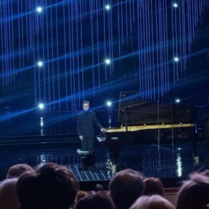 Maja Ostaszewska Instagram - To było tak wielkie szczęście i zaszczyt móc obcować z geniuszem muzyki  Fryderyka Chopina i podziwiać talent wybitnych pianistów na żywo,  podczas XIX Konkursu Chopinowskiego. Czas się zatrzymał. Niesamowita atmosfera @warsawphil Oczekiwanie na werdykt po finałowym etapie… Uroczysty koncert finalistów w @operanarodowa
Gratulacje dla Wszystkich genialnych artystów. Moje laickie serce skradły @shiori_klavier @tianyao_lyu @zitong_wang Wiliam Yang Przepięknie grali Polacy @piotr_alexewicz @yehudapiano Specjalne gratulacje dla zwycięzcy, wspaniałego @ericlupianist Jego niezwykle  skromna reakcja na decyzje Jury była poruszająca. Dziękuję cudownej Orkiestrze @warsawphil pod batutą maestro @boreyko_andrey Dziękuję @chopininstitute a także @tvp_kultura za relacje na żywo. Dziękuję wszystkim komentatorom. Będę bardzo tęsknić i już czekam na kolejną edycję ❤️

It was such an immense joy and honor to experience the genius of Fryderyk Chopin’s music and to admire the extraordinary talent of the pianists performing live during the 19th International Chopin Competition. Time truly stood still. The atmosphere at the @warsawphil was incredible — the anticipation before the verdict after the final stage… Gala Concert of the Laureates. Congratulations to all the brilliant artists!

My humble heart was especially captured by @shiori_klavier, @tianyao_lyu, @zitong_wang, and William Yang. The Polish pianists @piotr_alexewicz and @yehudapiano played beautifully as well.

Special congratulations to the winner, the wonderful @ericlupianist — his remarkably modest reaction to the Jury’s decision was deeply touching.

Thank you to the wonderful Orchestra @warsawphil under the baton of maestro @boreyko_andrey. Thank you to the @chopininstitute
I will miss it dearly and am already looking forward to the next edition.
#chopincompetition #chopin2025 @chopininstitute @warsawphil @operanarodowa