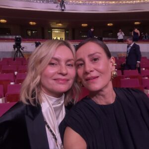 Maja Ostaszewska Instagram - To było tak wielkie szczęście i zaszczyt móc obcować z geniuszem muzyki  Fryderyka Chopina i podziwiać talent wybitnych pianistów na żywo,  podczas XIX Konkursu Chopinowskiego. Czas się zatrzymał. Niesamowita atmosfera @warsawphil Oczekiwanie na werdykt po finałowym etapie… Uroczysty koncert finalistów w @operanarodowa
Gratulacje dla Wszystkich genialnych artystów. Moje laickie serce skradły @shiori_klavier @tianyao_lyu @zitong_wang Wiliam Yang Przepięknie grali Polacy @piotr_alexewicz @yehudapiano Specjalne gratulacje dla zwycięzcy, wspaniałego @ericlupianist Jego niezwykle  skromna reakcja na decyzje Jury była poruszająca. Dziękuję cudownej Orkiestrze @warsawphil pod batutą maestro @boreyko_andrey Dziękuję @chopininstitute a także @tvp_kultura za relacje na żywo. Dziękuję wszystkim komentatorom. Będę bardzo tęsknić i już czekam na kolejną edycję ❤️

It was such an immense joy and honor to experience the genius of Fryderyk Chopin’s music and to admire the extraordinary talent of the pianists performing live during the 19th International Chopin Competition. Time truly stood still. The atmosphere at the @warsawphil was incredible — the anticipation before the verdict after the final stage… Gala Concert of the Laureates. Congratulations to all the brilliant artists!

My humble heart was especially captured by @shiori_klavier, @tianyao_lyu, @zitong_wang, and William Yang. The Polish pianists @piotr_alexewicz and @yehudapiano played beautifully as well.

Special congratulations to the winner, the wonderful @ericlupianist — his remarkably modest reaction to the Jury’s decision was deeply touching.

Thank you to the wonderful Orchestra @warsawphil under the baton of maestro @boreyko_andrey. Thank you to the @chopininstitute
I will miss it dearly and am already looking forward to the next edition.
#chopincompetition #chopin2025 @chopininstitute @warsawphil @operanarodowa