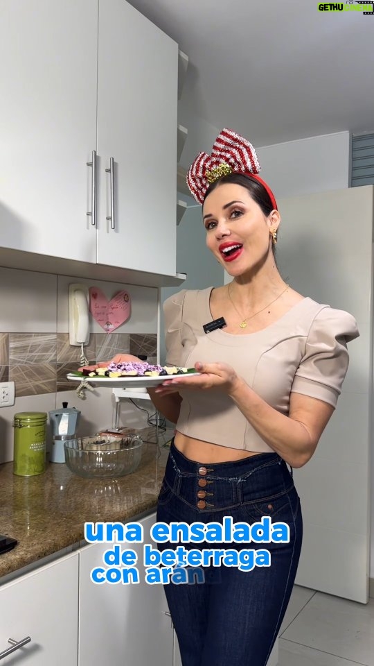 Maju Mantilla - 10.9K Likes - 🎄✨ A pocos días de Navidad ✨🎄
Viendo qué prepararé para mi Cena Navideña , saliendo un poco de lo tradicional, hoy les comparto una receta de ensalada fresca y deliciosa 💫

¿La sumarías a tu mesa navideña? 🎅🎄

#publicidad #Navidad2025 #graciassole