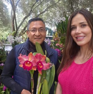 Maju Mantilla Instagram - A mi papi le gusta mucho las flores 🌸🪴, las plantitas, le encanta cuidarlas y sobretodo contemplarlas 🫶. Hoy lo llevé al Primer Festival #Sumaqplantas y arrasó con todo 🤭, bueno tiene derecho a engreirse.
Aún están a tiempo de visitar el festival porque estarán hoy hasta las 7pm y mañana lunes hasta las 8pm en el Parque de la Felicidad de San Borja.
Felicitaciones @jardintorre por este lindo proyecto 🌸🌷🌼🌻🌺🪻🪴.