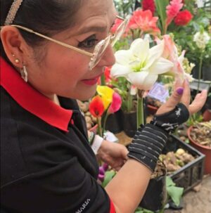 Maju Mantilla Instagram - A mi papi le gusta mucho las flores 🌸🪴, las plantitas, le encanta cuidarlas y sobretodo contemplarlas 🫶. Hoy lo llevé al Primer Festival #Sumaqplantas y arrasó con todo 🤭, bueno tiene derecho a engreirse.
Aún están a tiempo de visitar el festival porque estarán hoy hasta las 7pm y mañana lunes hasta las 8pm en el Parque de la Felicidad de San Borja.
Felicitaciones @jardintorre por este lindo proyecto 🌸🌷🌼🌻🌺🪻🪴.