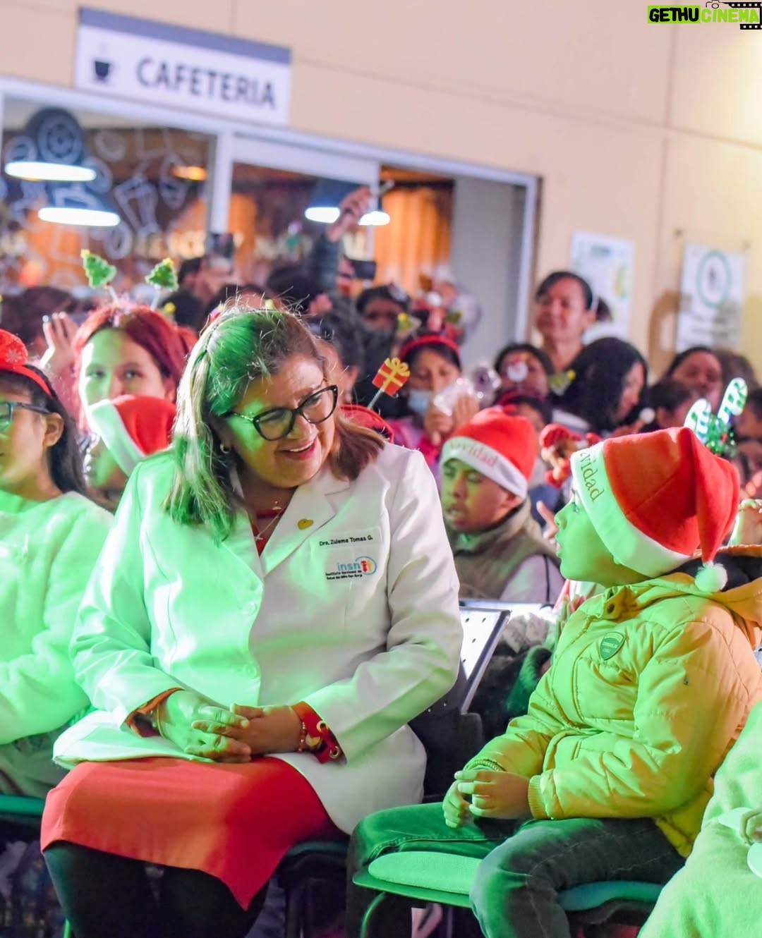 Maju Mantilla - 15.1K Likes - Ayer quedé conmovida y agradecida por compartir un momento lleno de ternura  y alegría con los niños del #institutonacionaldelniño @insnsanborja ❤️🙏✨️.
Entre música, sorpresas, una linda energía, el Coro Nacional de Niños del Perú y artistas solidarios, dimos inicio a la Navidad con el encendido del árbol 🎄.

Cada niño tiene una historia y vive una realidad diferente por su condición de salud, algunos ya culminaron con éxito su tratamiento, otros niños continúan en la batalla enfrentándola con mucho coraje, ellos nos enseñan esa admirable capacidad de seguir adelante incluso en los momentos más retadores 💪🫶⭐️.

#navidad2025