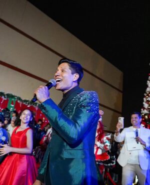 Maju Mantilla Instagram - Ayer quedé conmovida y agradecida por compartir un momento lleno de ternura y alegría con los niños del #institutonacionaldelniño @insnsanborja ❤️🙏✨️.
Entre música, sorpresas, una linda energía, el Coro Nacional de Niños del Perú y artistas solidarios, dimos inicio a la Navidad con el encendido del árbol 🎄.
Cada niño tiene una historia y vive una realidad diferente por su condición de salud, algunos ya culminaron con éxito su tratamiento, otros niños continúan en la batalla enfrentándola con mucho coraje, ellos nos enseñan esa admirable capacidad de seguir adelante incluso en los momentos más retadores 💪🫶⭐️.
#navidad2025