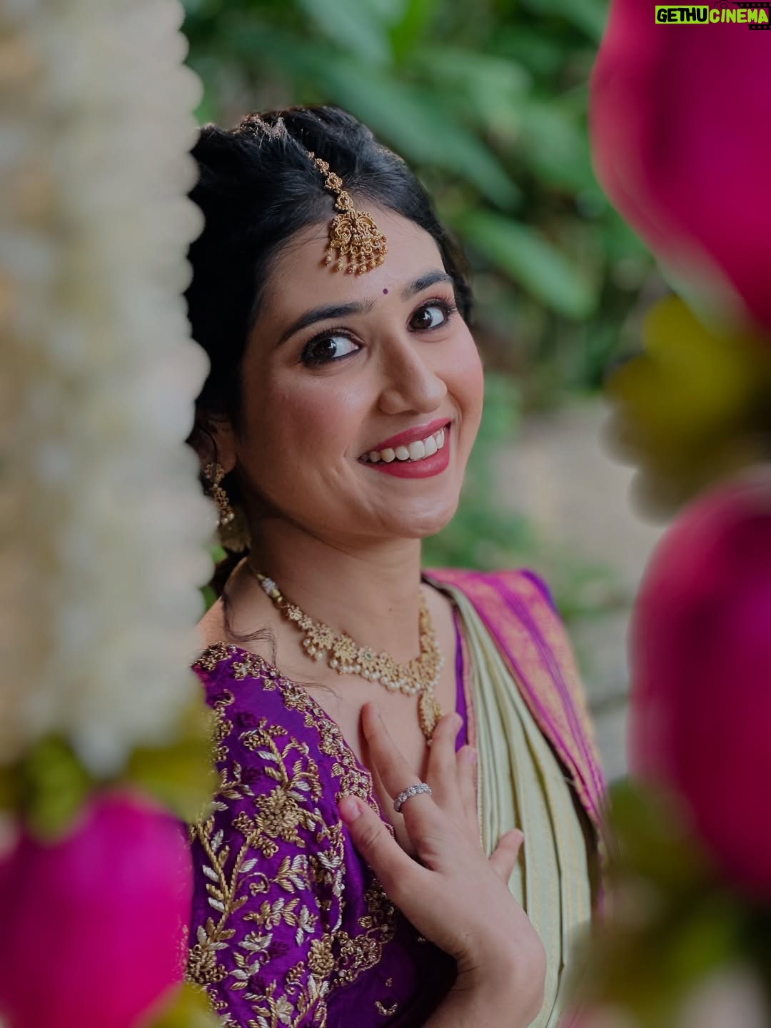 Malaika Vasupal - 49.1K Likes - 💖

@shruthiashwath_makeupartist 
@shreeshtafamilystore_official 

#malaika #ayyosivane #kannada #kannadaactors