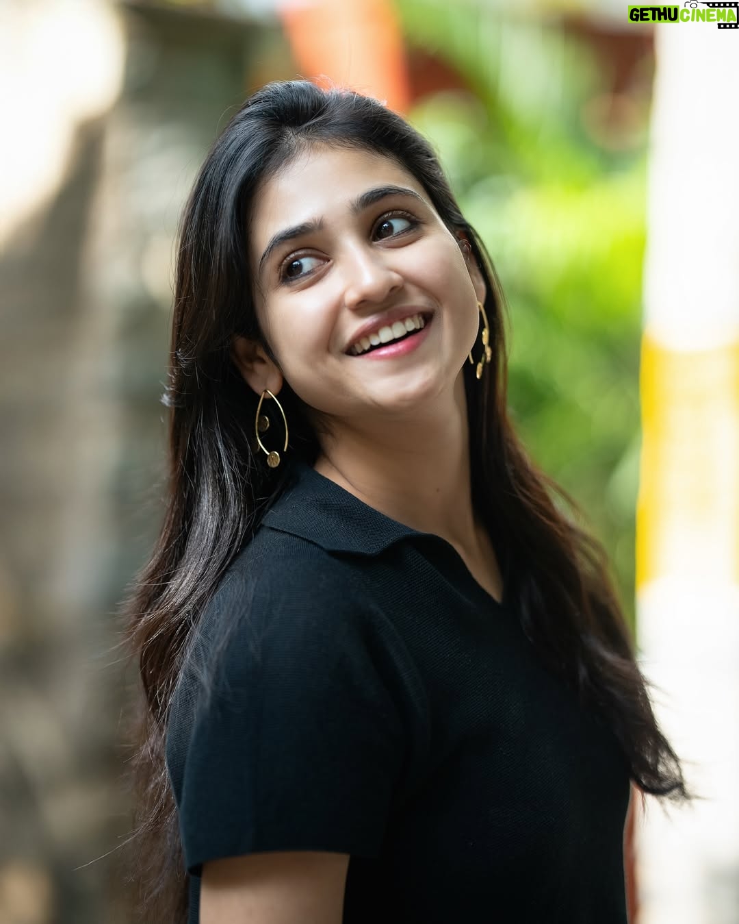 Malaika Vasupal - 63K Likes - 💖

Earrings : @ina_by_saakshi 

#malaika #black #casual #just