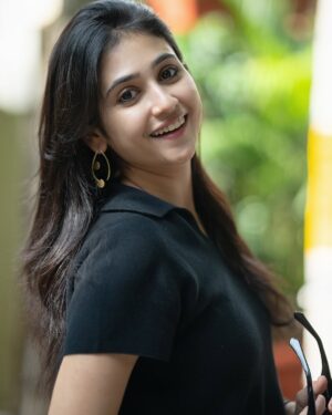 Malaika Vasupal Instagram - 💖

Earrings : @ina_by_saakshi 

#malaika #black #casual #just