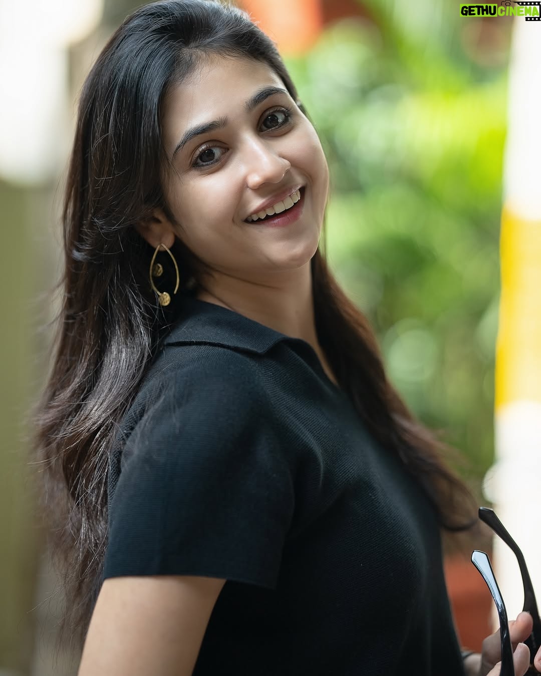 Malaika Vasupal - 63K Likes - 💖

Earrings : @ina_by_saakshi 

#malaika #black #casual #just
