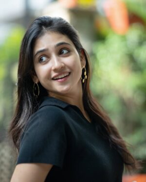 Malaika Vasupal Instagram - 💖

Earrings : @ina_by_saakshi 

#malaika #black #casual #just
