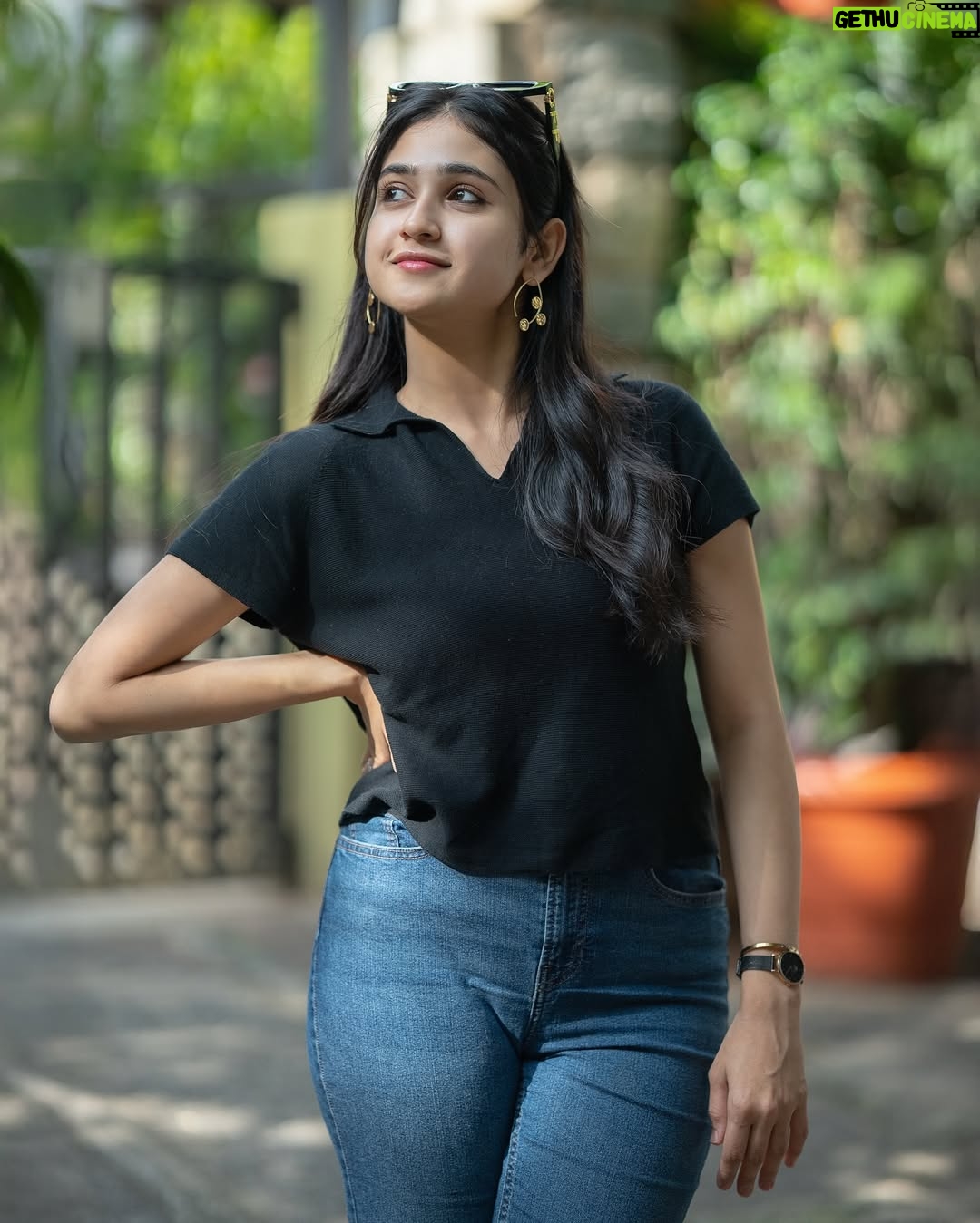 Malaika Vasupal - 63K Likes - 💖

Earrings : @ina_by_saakshi 

#malaika #black #casual #just