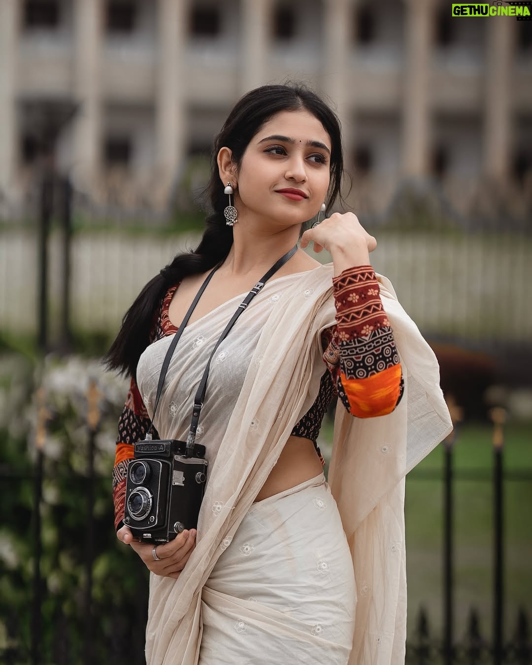 Malaika Vasupal - 168K Likes - ಜೀವ ಹೂವಾಗಿದೆ ಭಾವ ಜೇನಾಗಿದೆ
 ಬಾಳು ಹಾಡಾಗಿದೆ, ನಿನ್ನ ಸೇರಿ ನಾನು♥️

#kannada #kannadalovesongs #drrajkumarsongs
