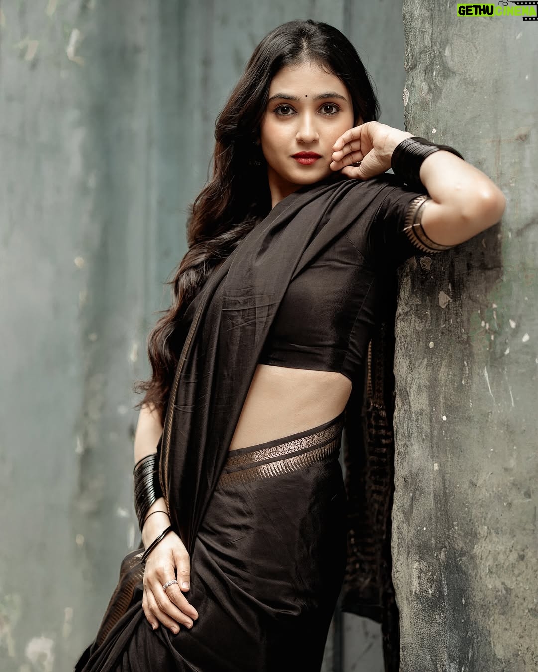 Malaika Vasupal - 63.2K Likes - ಮನಸು ಮನಸು
ಮೆಚ್ಚಿಕೊಂಡಾಗ
ನಾನೆ ಇಲ್ಲಾ ನನಗಿಗ...💖
 
#malaika #blacksaree #trending #kannada