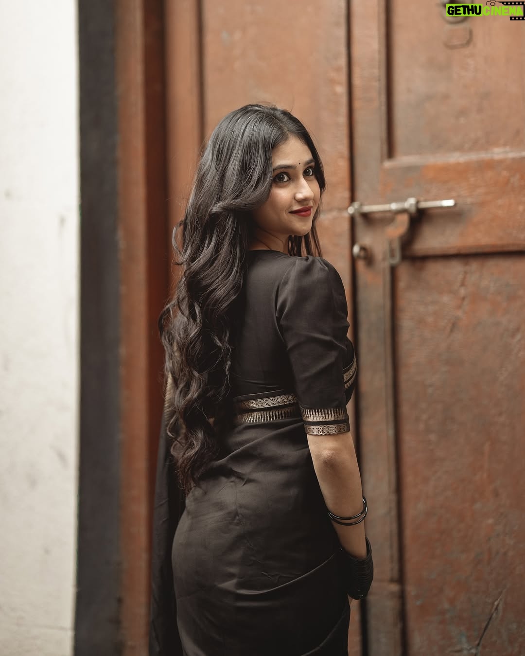 Malaika Vasupal - 63.2K Likes - ಮನಸು ಮನಸು
ಮೆಚ್ಚಿಕೊಂಡಾಗ
ನಾನೆ ಇಲ್ಲಾ ನನಗಿಗ...💖
 
#malaika #blacksaree #trending #kannada
