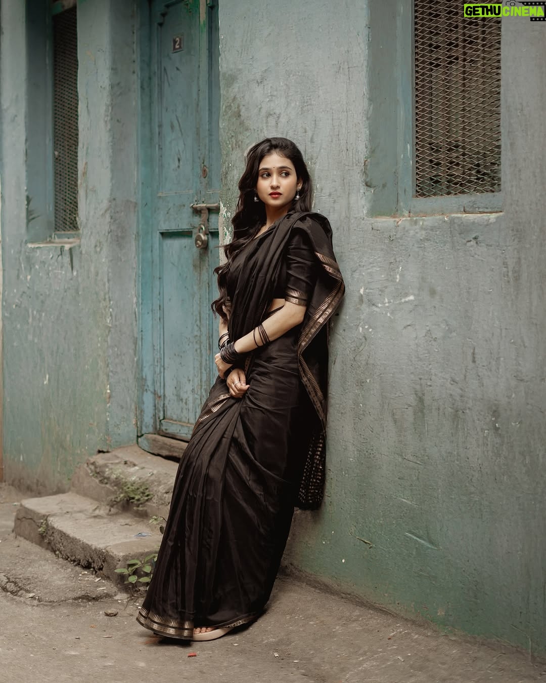 Malaika Vasupal - 63.2K Likes - ಮನಸು ಮನಸು
ಮೆಚ್ಚಿಕೊಂಡಾಗ
ನಾನೆ ಇಲ್ಲಾ ನನಗಿಗ...💖
 
#malaika #blacksaree #trending #kannada