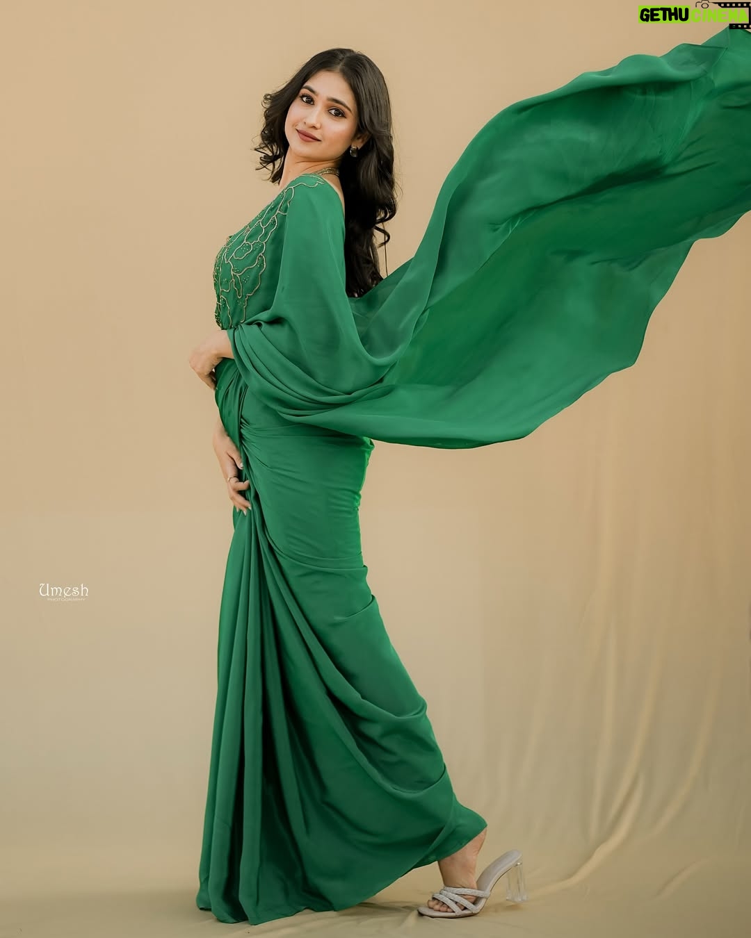 Malaika Vasupal - 56.9K Likes - Feeling grateful 💚
Thankyou for loving our amazing vidyapati trailer 💖
VIDYAPATI on April 10th in your nearest theatres 
Keep loving 
Keep supporting ♥️

#malaika #green #greensaree #saree #trend