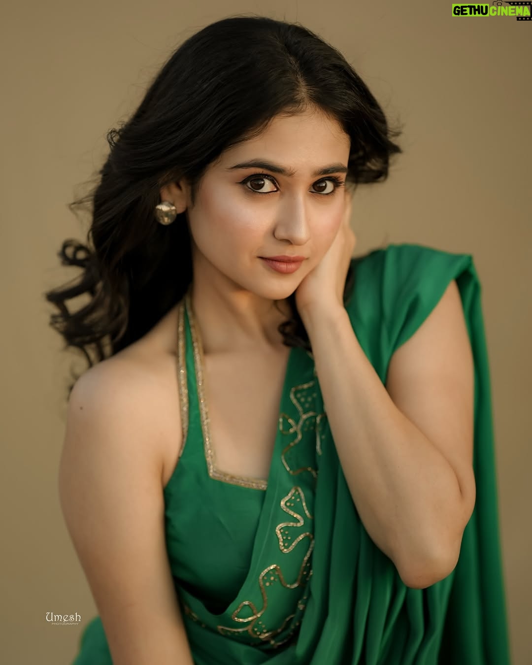 Malaika Vasupal - 56.9K Likes - Feeling grateful 💚
Thankyou for loving our amazing vidyapati trailer 💖
VIDYAPATI on April 10th in your nearest theatres 
Keep loving 
Keep supporting ♥️

#malaika #green #greensaree #saree #trend