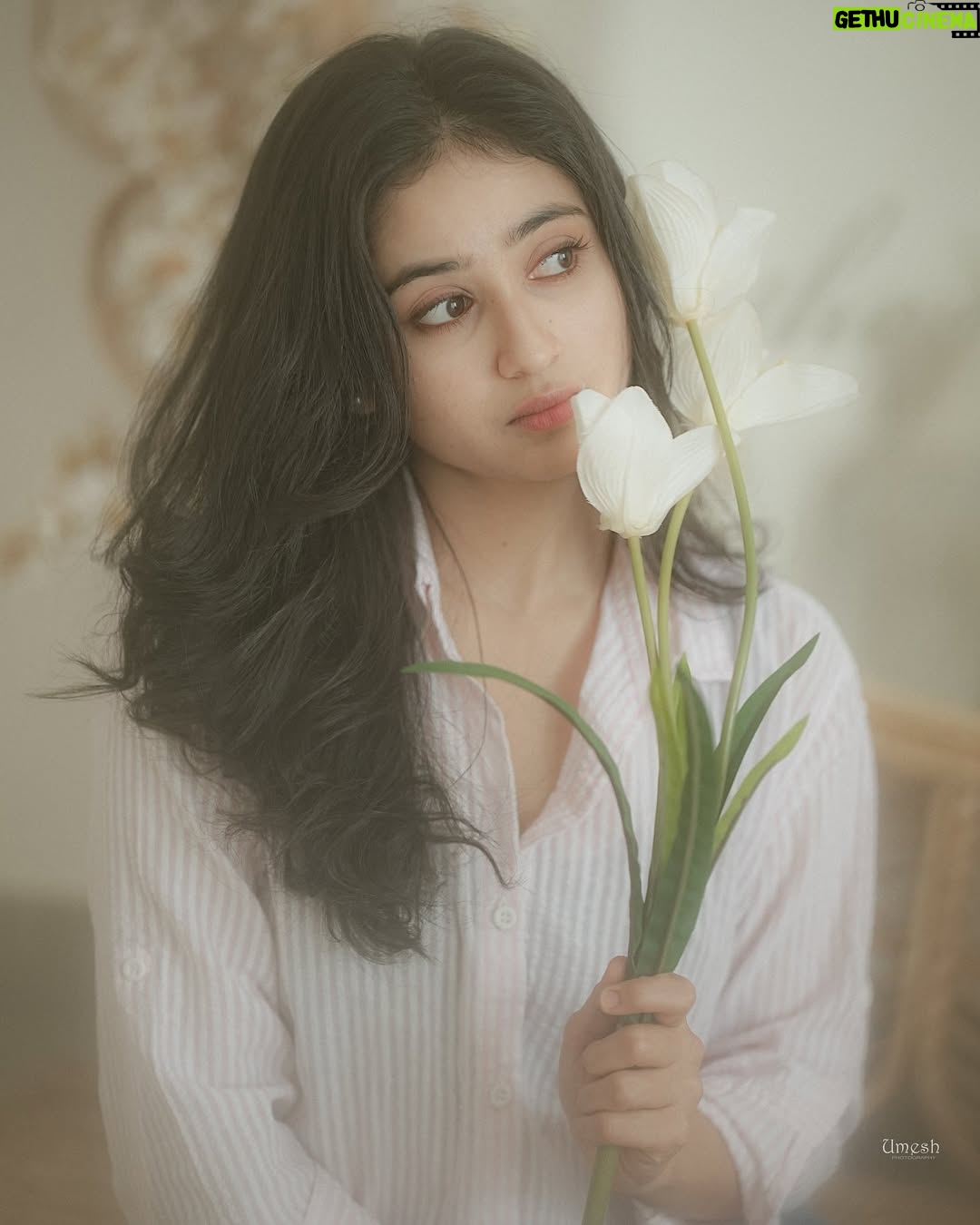 Malaika Vasupal - 75.2K Likes - Everything is beautiful, when you look at it with love 🌸

My dream team 
@style_diary_by_namratha @shruthiashwath_makeupartist @umesh__photography___