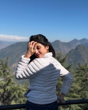 Malaika Vasupal Instagram - How’s the view?👀

#malaika #trend #vacation #mussoire_diaries #landour