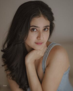 Malaika Vasupal Instagram - 🤍🦢
 Couldn’t pick one 💁🏻‍♀️

Nimma fav photo yavdu ??☺️🙈

#malaika #post #candid #candidphotography #leela #loveyourself #bluesky #trend #kannada