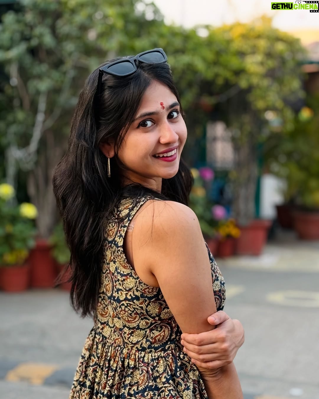 Malaika Vasupal - 57K Likes - Happy in million little ways 🩷

Outfit: @shimmer_designer_studio 
@style_diary_by_namratha 

#malaika #rishikesh #travel #behappy