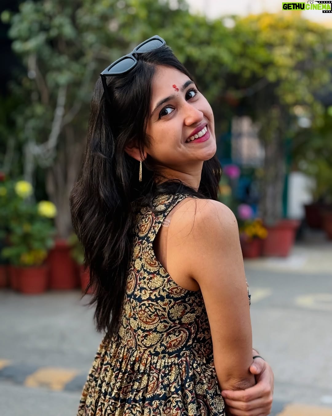 Malaika Vasupal - 57K Likes - Happy in million little ways 🩷

Outfit: @shimmer_designer_studio 
@style_diary_by_namratha 

#malaika #rishikesh #travel #behappy