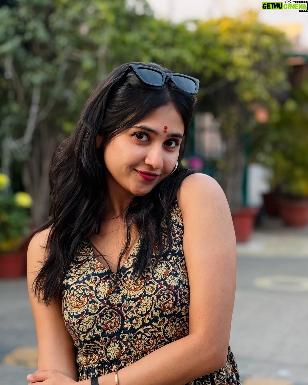 Malaika Vasupal - 57K Likes - Happy in million little ways 🩷

Outfit: @shimmer_designer_studio 
@style_diary_by_namratha 

#malaika #rishikesh #travel #behappy