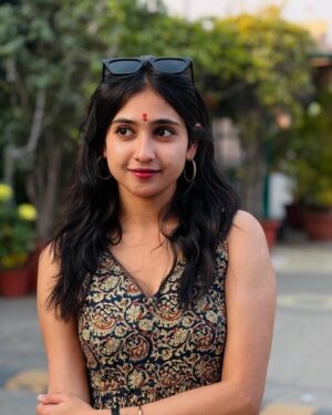 Malaika Vasupal Instagram - Happy in million little ways 🩷

Outfit: @shimmer_designer_studio 
@style_diary_by_namratha 

#malaika #rishikesh #travel #behappy