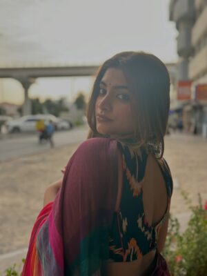 Malavika Sreenath Instagram - A girl in a sari and that too in a Mustang. Need I say more? 😮‍💨🐝