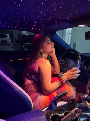 Malavika Sreenath Instagram - A girl in a sari and that too in a Mustang. Need I say more? 😮‍💨🐝