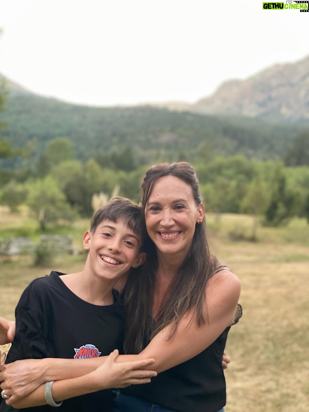 Malena Solda - 2K Likes - Chau 2025 ¡Hola 2026!
Gracias por recibirnos @gussomariagabriela, @flakgustavo @julieta_flak @reniflak 
Fue hermoso compartir estos días con ustedes ¡y también con vos, @mariarosarodriguez_10 !(aunque nos hizo falta @paco.gusso )
Por más descansos y disfrutes @gusso.mario de mi amor. (Hermoso cachorro tenemos. Hermosa familia)
Me siento muy afortunada ❤️