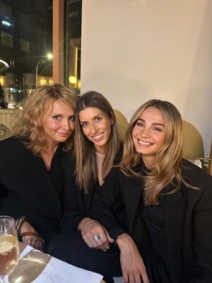 Malgorzata Socha Instagram - Co to był za wieczór! Wspaniała energia, cudowni ludzie, a przede wszystkim celebracja urodzin wyjątkowej przyjaciółki 🎂🥂❤️