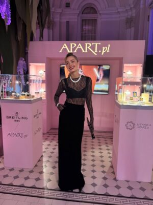 Malgorzata Socha Instagram - Magiczny wieczór na Balu Fundacji TVN ✨
Piękne wnętrza, wyjątkowe stylizacje i ludzie, z którymi chce się być. Połączenie dobra, sztuki i emocji, które zostają na długo. 💫

#bal #fundacjatvn #bizuteriaapart