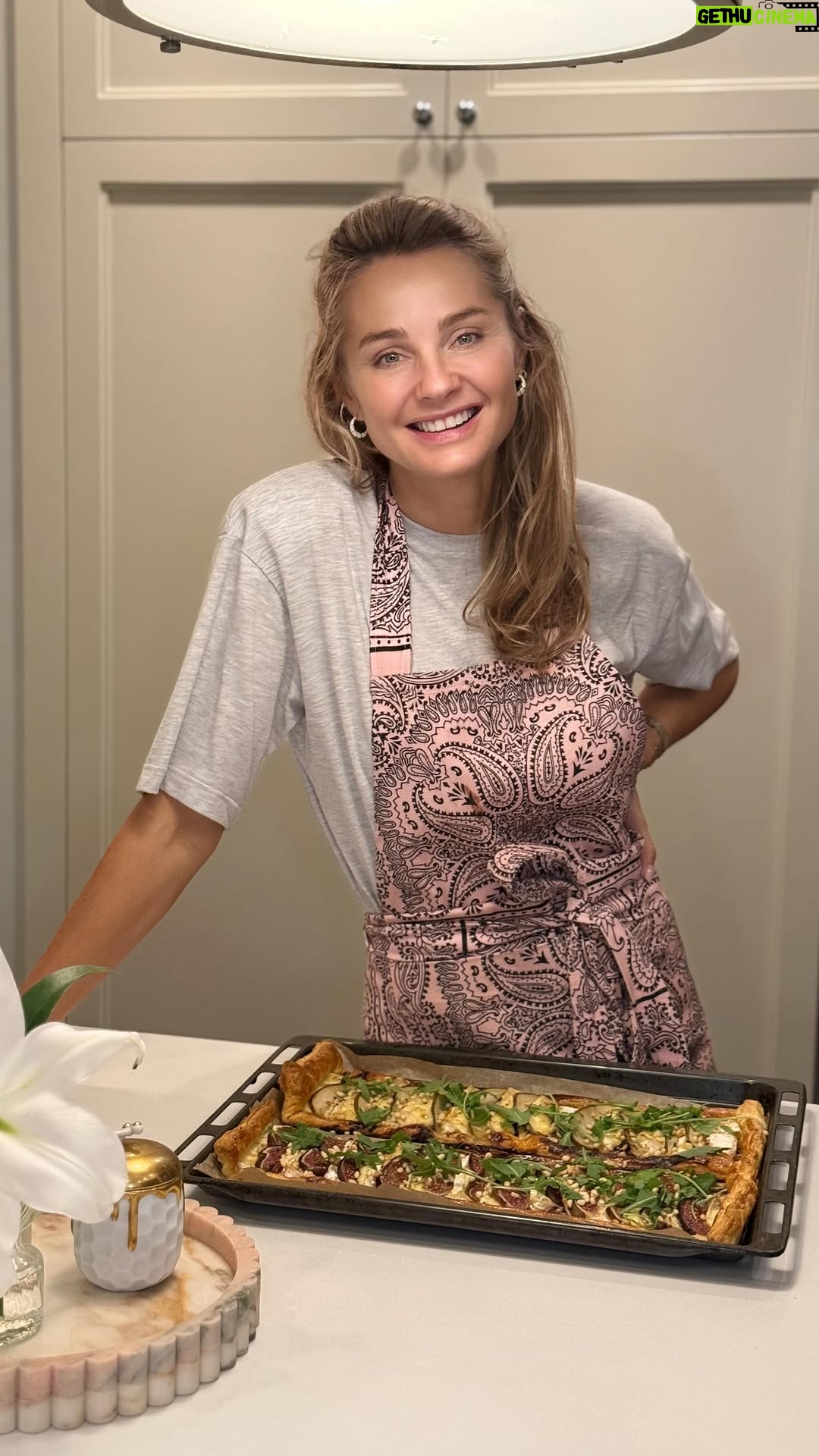 Malgorzata Socha - 15.1K Likes - Mam dla Was prosty pomysł na pyszną, niedzielną przekąskę ✨🍴
Zainspirowany przepisem od @zrobcie_se_bartosz_kopica , ale w mojej wersji – z małymi modyfikacjami (nie wszystko było dostępne w kuchni 😅).

Czasem to właśnie takie spontaniczne rozwiązania smakują najlepiej! 😋