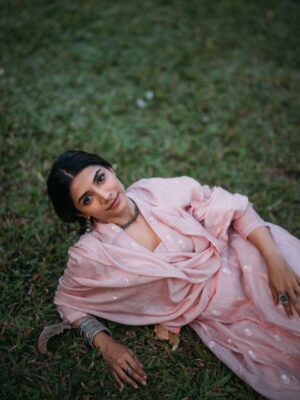 Malhaar Rathod Instagram - I'm an archive of unsaid words 🍁

Clicked by @bharat_rawail 
Stylist @jinalpnagda assisted by Ridhi
Makeup @muahbyashlynn
Hair @creatividhii