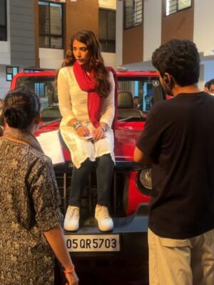 Malhaar Rathod Instagram - 200k 🤍 My heart is so full today. Your love for my show, for Antara, and for my journey means more than you’ll ever know. Thank you for seeing me. 

 A tight hug to the team of AKB @mxplayer @rusk.media @tanmai_rastogi @jayatipandya02 @hindavi @bhattacharya.sayak @arifshaikh1981 @udta_kahaanikaar @mullapooh @nathazarurmarega @nikeeta_bhambhani @ayesha_dowerah @prernaghimiray023 @sassy_soul_samhita @luvludhiyani @sumitkeshari_official @sonali06684 @tabrezmakeovers for making Antara happen ! 

A special thanks to #ElvishArmy who showed up for me with open arms.
Truly , deeply grateful 🤍