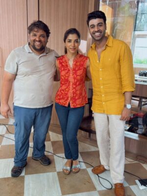 Malhaar Rathod Instagram - 200k 🤍 My heart is so full today. Your love for my show, for Antara, and for my journey means more than you’ll ever know. Thank you for seeing me. 

 A tight hug to the team of AKB @mxplayer @rusk.media @tanmai_rastogi @jayatipandya02 @hindavi @bhattacharya.sayak @arifshaikh1981 @udta_kahaanikaar @mullapooh @nathazarurmarega @nikeeta_bhambhani @ayesha_dowerah @prernaghimiray023 @sassy_soul_samhita @luvludhiyani @sumitkeshari_official @sonali06684 @tabrezmakeovers for making Antara happen ! 

A special thanks to #ElvishArmy who showed up for me with open arms.
Truly , deeply grateful 🤍
