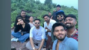 Malhaar Rathod Instagram - 200k 🤍 My heart is so full today. Your love for my show, for Antara, and for my journey means more than you’ll ever know. Thank you for seeing me. 

 A tight hug to the team of AKB @mxplayer @rusk.media @tanmai_rastogi @jayatipandya02 @hindavi @bhattacharya.sayak @arifshaikh1981 @udta_kahaanikaar @mullapooh @nathazarurmarega @nikeeta_bhambhani @ayesha_dowerah @prernaghimiray023 @sassy_soul_samhita @luvludhiyani @sumitkeshari_official @sonali06684 @tabrezmakeovers for making Antara happen ! 

A special thanks to #ElvishArmy who showed up for me with open arms.
Truly , deeply grateful 🤍