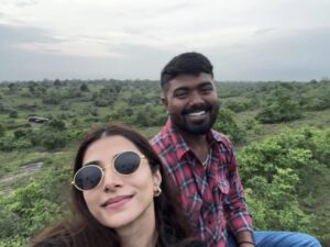 Malhaar Rathod Instagram - 200k 🤍 My heart is so full today. Your love for my show, for Antara, and for my journey means more than you’ll ever know. Thank you for seeing me. 

 A tight hug to the team of AKB @mxplayer @rusk.media @tanmai_rastogi @jayatipandya02 @hindavi @bhattacharya.sayak @arifshaikh1981 @udta_kahaanikaar @mullapooh @nathazarurmarega @nikeeta_bhambhani @ayesha_dowerah @prernaghimiray023 @sassy_soul_samhita @luvludhiyani @sumitkeshari_official @sonali06684 @tabrezmakeovers for making Antara happen ! 

A special thanks to #ElvishArmy who showed up for me with open arms.
Truly , deeply grateful 🤍